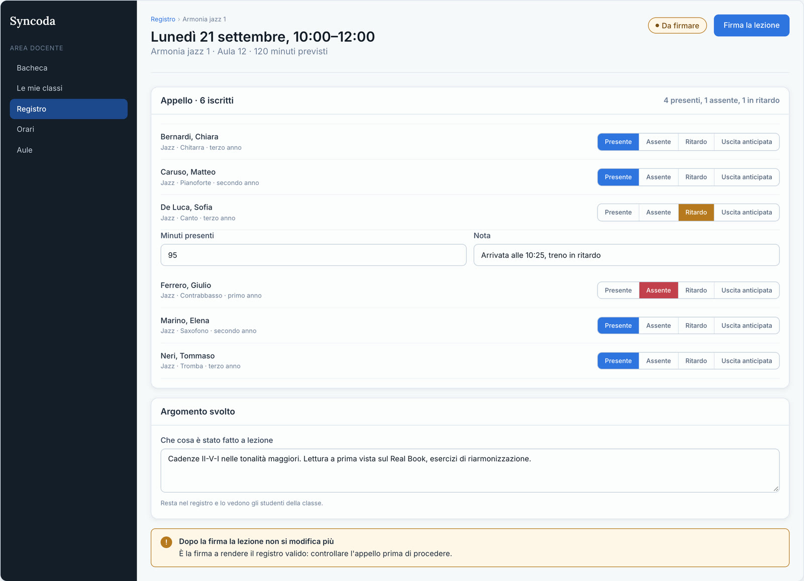Syncoda’s lesson screen: the roll call of «Armonia jazz 1» with six students marked present, absent or late, the minutes of a late arrival, the topic covered and the button to sign the lesson.